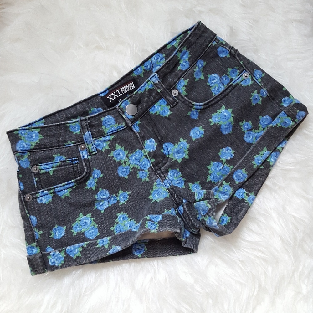 ⭐️Forever 21 floral denim shorts - Picture 1 of 3